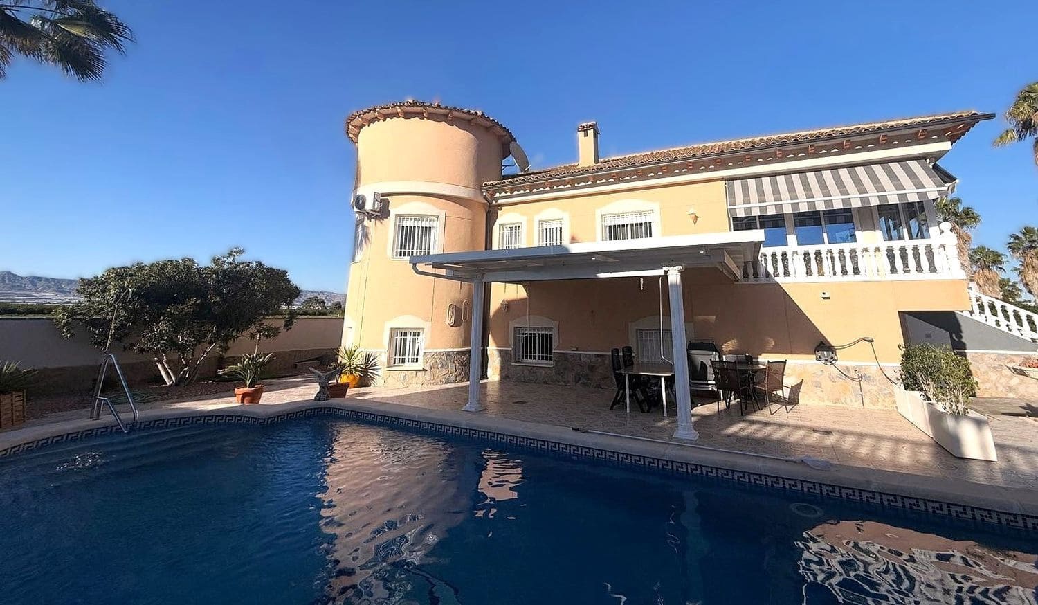 4 soverom Villa til salgs i Benferri med svømmebasseng garasje - € 439 900 (Ref: 9758370)