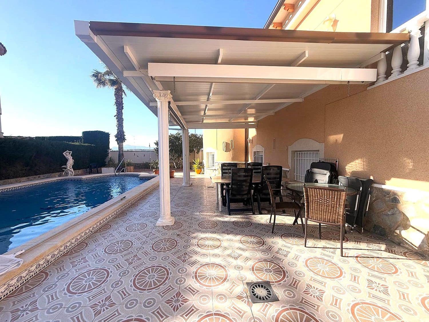 4 soverom Villa til salgs i Benferri med svømmebasseng garasje - € 439 900 (Ref: 9758370)