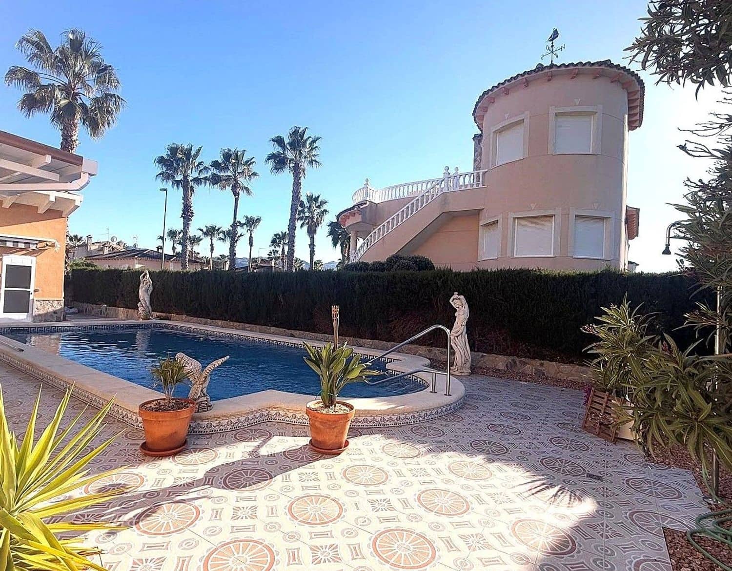 4 soverom Villa til salgs i Benferri med svømmebasseng garasje - € 439 900 (Ref: 9758370)