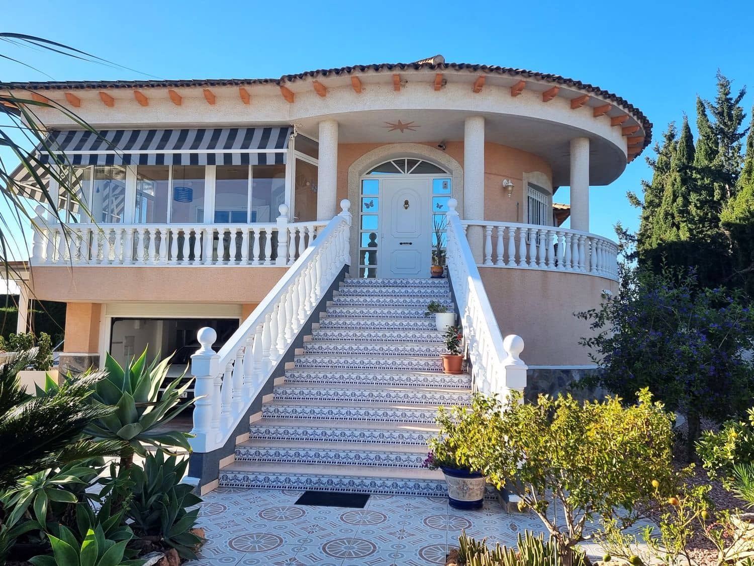 4 soverom Villa til salgs i Benferri med svømmebasseng garasje - € 439 900 (Ref: 9758370)