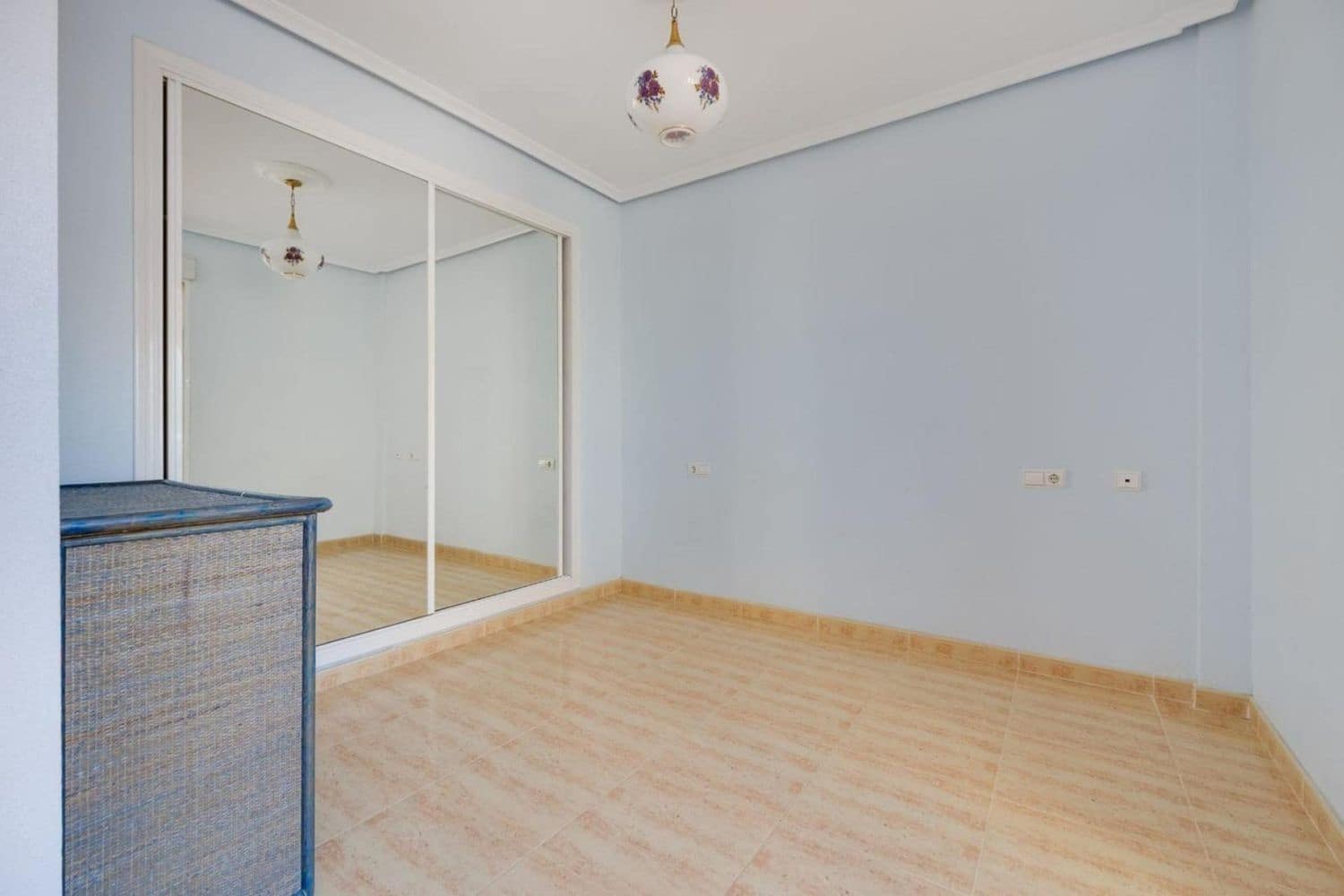 3 bedroom Townhouse for sale in Alicante / Alacant city with pool garage - € 199,000 (Ref: 9763472)