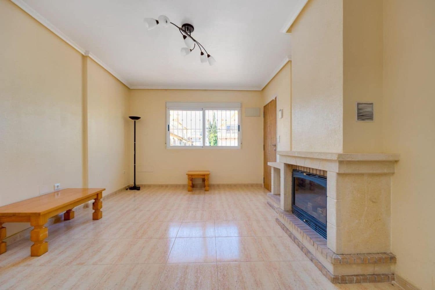 3 bedroom Townhouse for sale in Alicante / Alacant city with pool garage - € 199,000 (Ref: 9763472)