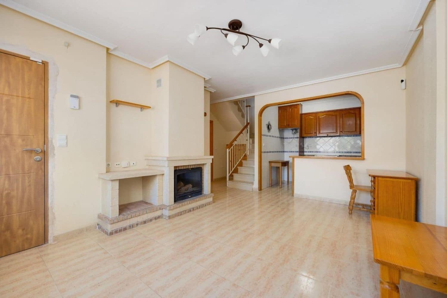 3 bedroom Townhouse for sale in Alicante / Alacant city with pool garage - € 199,000 (Ref: 9763472)