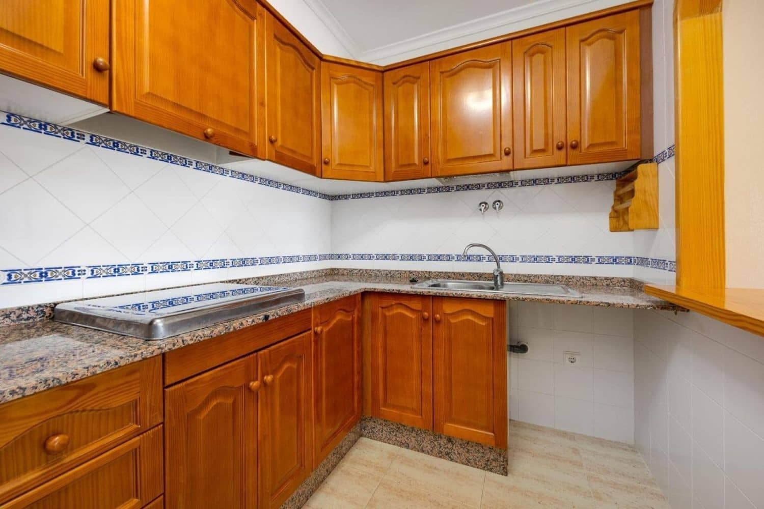3 bedroom Townhouse for sale in Alicante / Alacant city with pool garage - € 199,000 (Ref: 9763472)