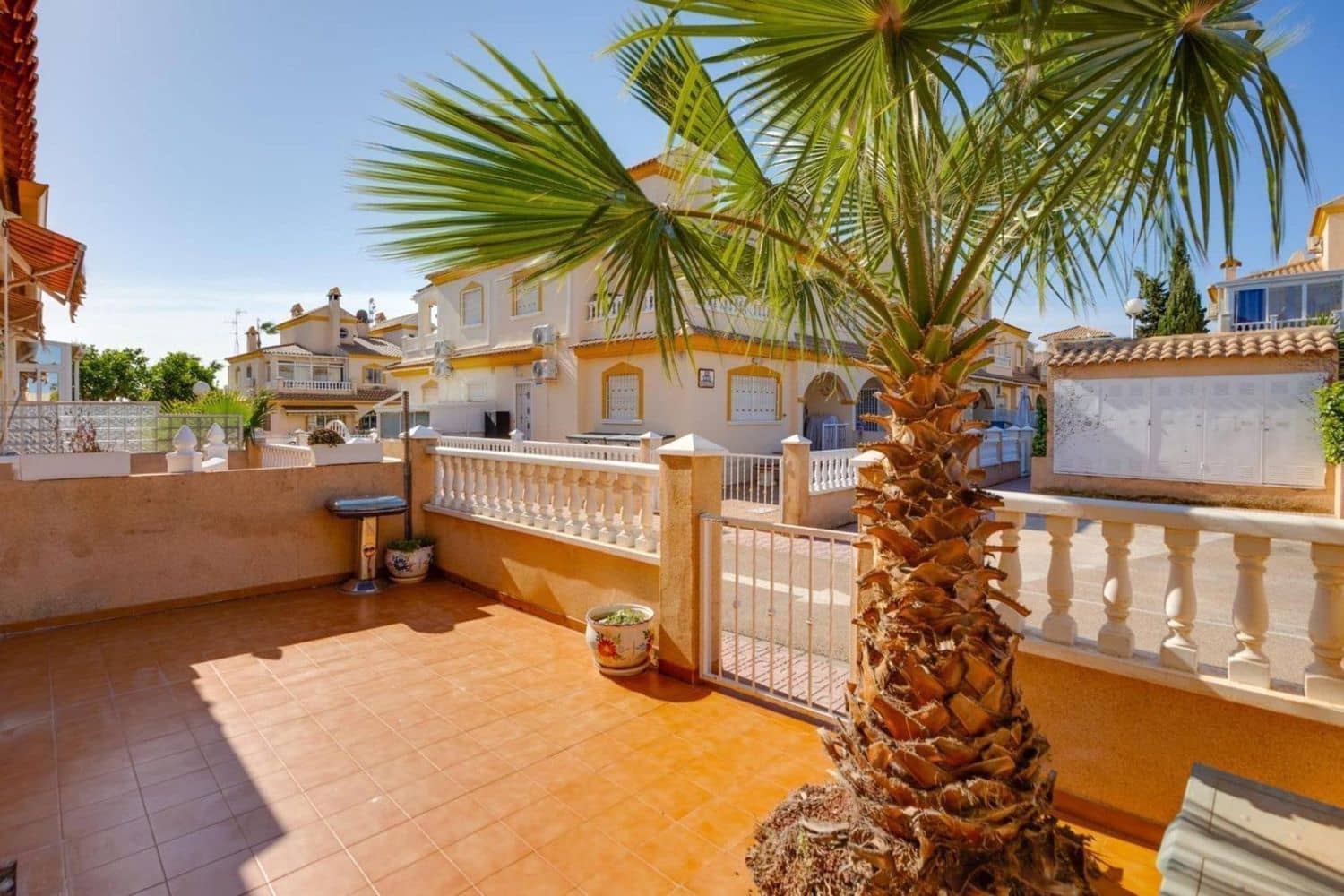 3 bedroom Townhouse for sale in Alicante / Alacant city with pool garage - € 199,000 (Ref: 9763472)