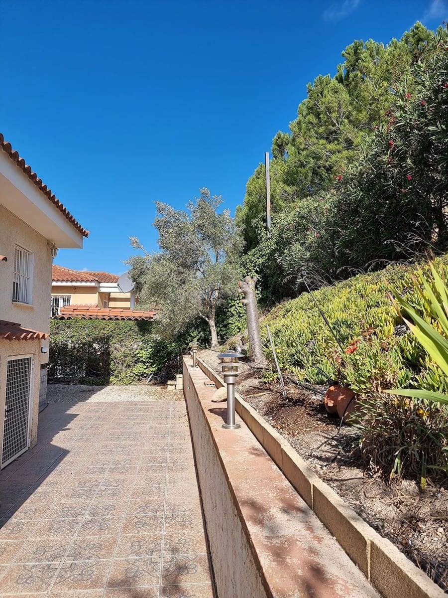 Chalet de 2 habitaciones en Tibi en venta con piscina garaje - 234.900 € (Ref: 9780017)