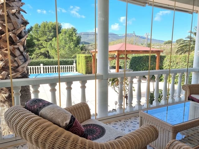 Chalet de 2 habitaciones en Tibi en venta con piscina garaje - 234.900 € (Ref: 9780017)