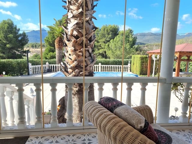 Chalet de 2 habitaciones en Tibi en venta con piscina garaje - 234.900 € (Ref: 9780017)