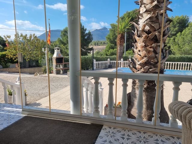 Chalet de 2 habitaciones en Tibi en venta con piscina garaje - 234.900 € (Ref: 9780017)