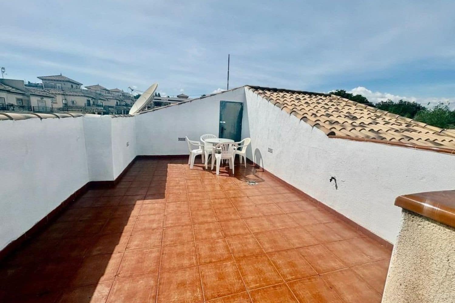 2 bedroom Townhouse for sale in Alicante / Alacant city with pool garage - € 174,000 (Ref: 9798562)