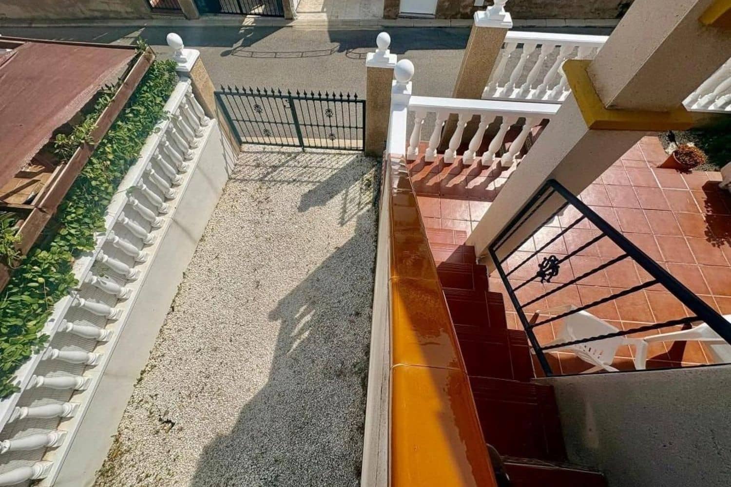 2 bedroom Townhouse for sale in Alicante / Alacant city with pool garage - € 174,000 (Ref: 9798562)