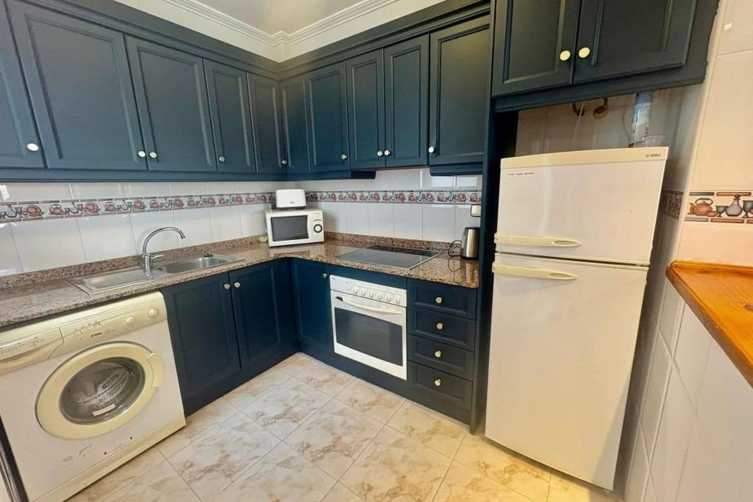 2 bedroom Townhouse for sale in Alicante / Alacant city with pool garage - € 174,000 (Ref: 9798562)