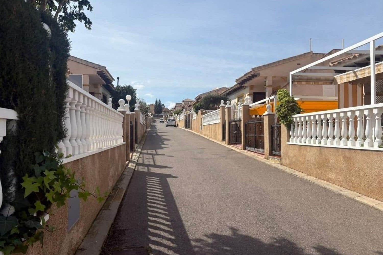 2 bedroom Townhouse for sale in Alicante / Alacant city with pool garage - € 174,000 (Ref: 9798562)