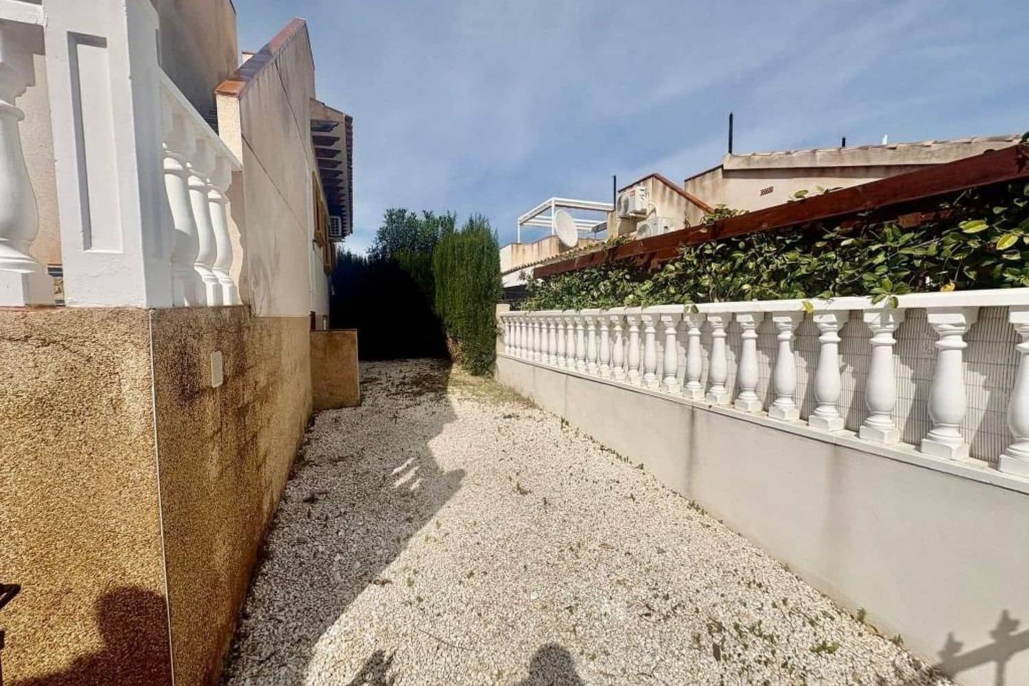 2 bedroom Townhouse for sale in Alicante / Alacant city with pool garage - € 174,000 (Ref: 9798562)