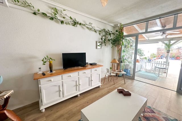 2 quarto Apartamento para venda em Las Piscinas Naturales, Torrevieja com garagem - 227 000 € (Ref: 9800314)