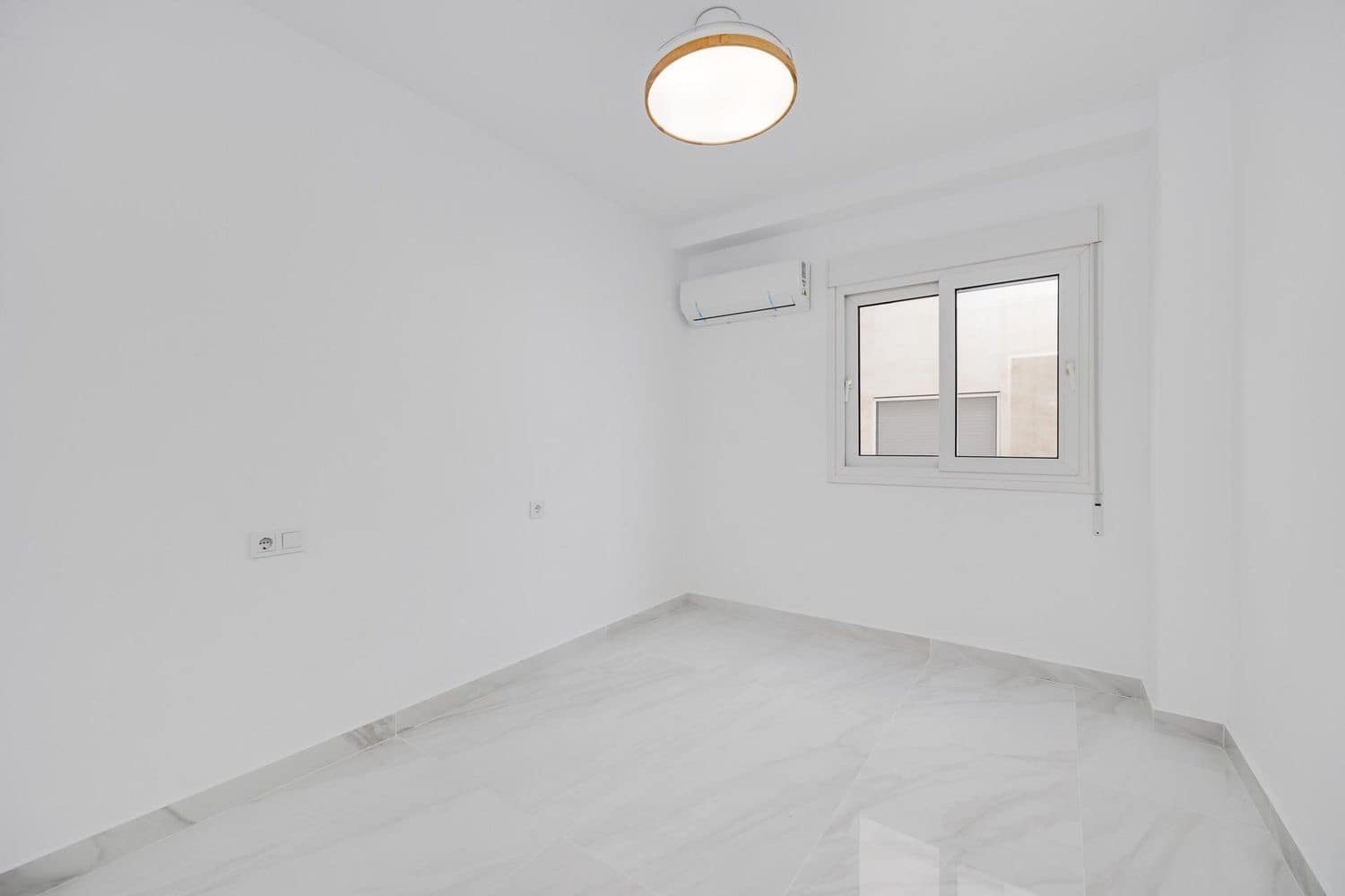 3 sovrum Lägenhet till salu i Torrevieja med garage - 205 000 € (Ref: 9800315)