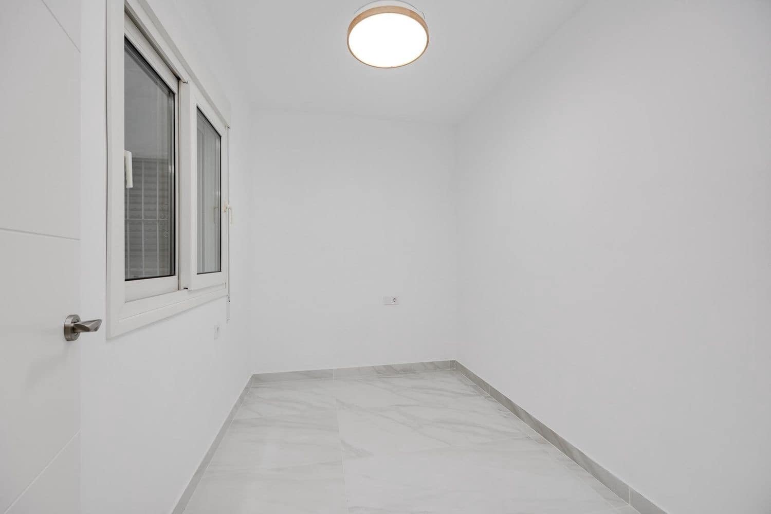 3 sovrum Lägenhet till salu i Torrevieja med garage - 205 000 € (Ref: 9800315)