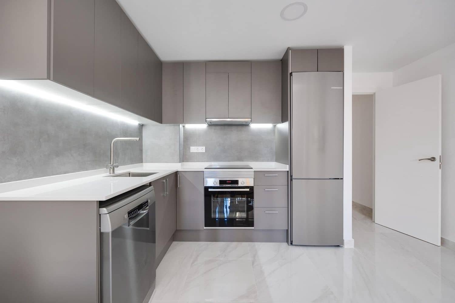 3 sovrum Lägenhet till salu i Torrevieja med garage - 205 000 € (Ref: 9800315)