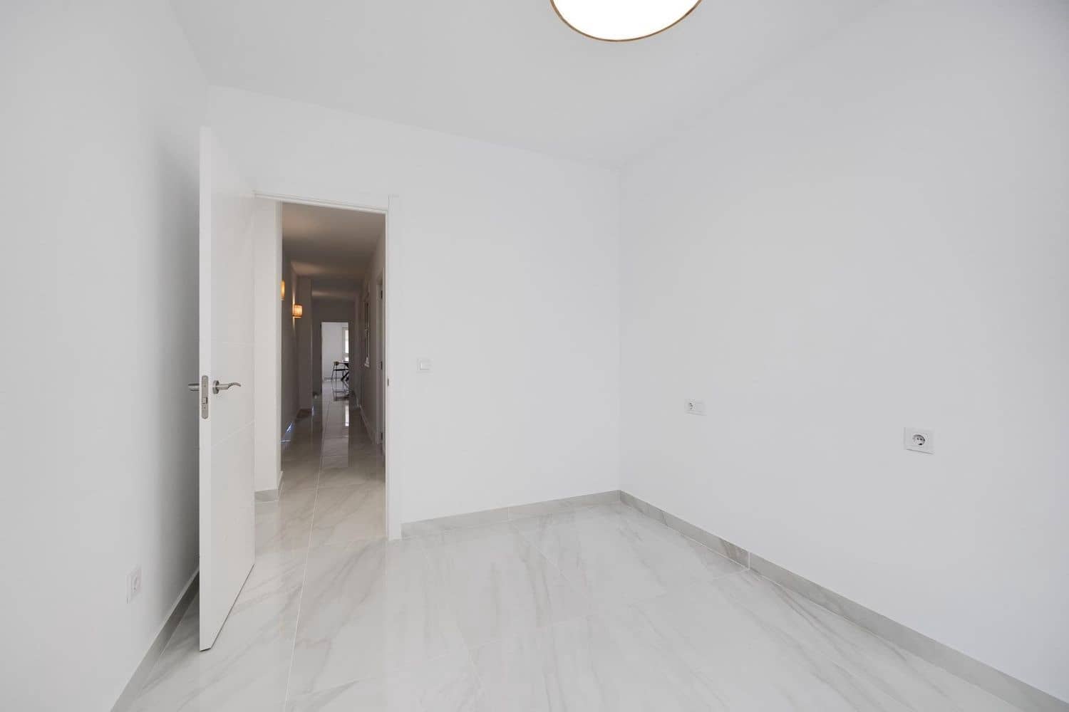 3 sovrum Lägenhet till salu i Torrevieja med garage - 205 000 € (Ref: 9800315)