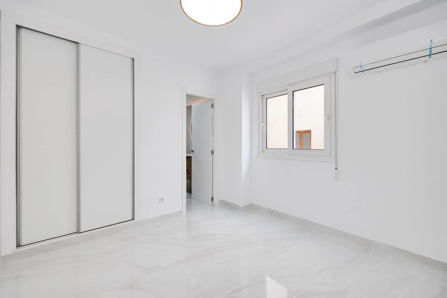 3 sovrum Lägenhet till salu i Torrevieja med garage - 205 000 € (Ref: 9800315)