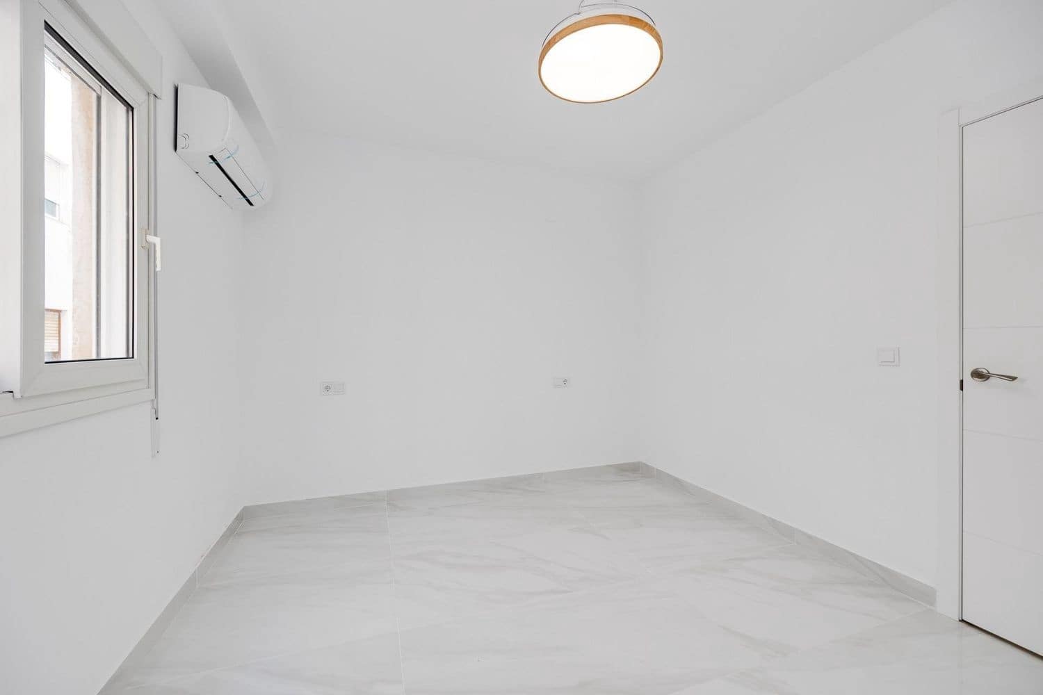 3 sovrum Lägenhet till salu i Torrevieja med garage - 205 000 € (Ref: 9800315)