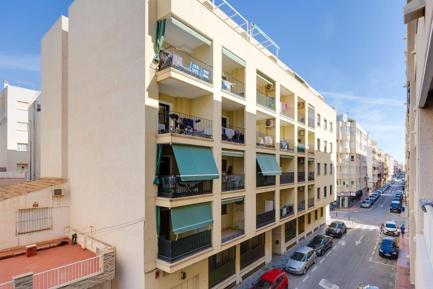 3 sovrum Lägenhet till salu i Torrevieja med garage - 205 000 € (Ref: 9800315)