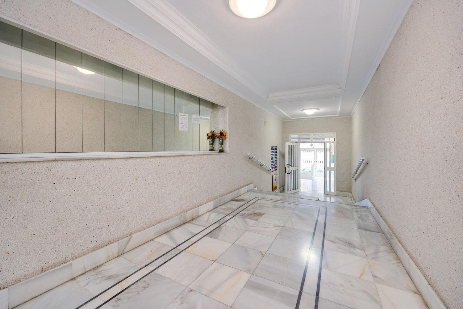 3 sovrum Lägenhet till salu i Torrevieja med garage - 205 000 € (Ref: 9800315)