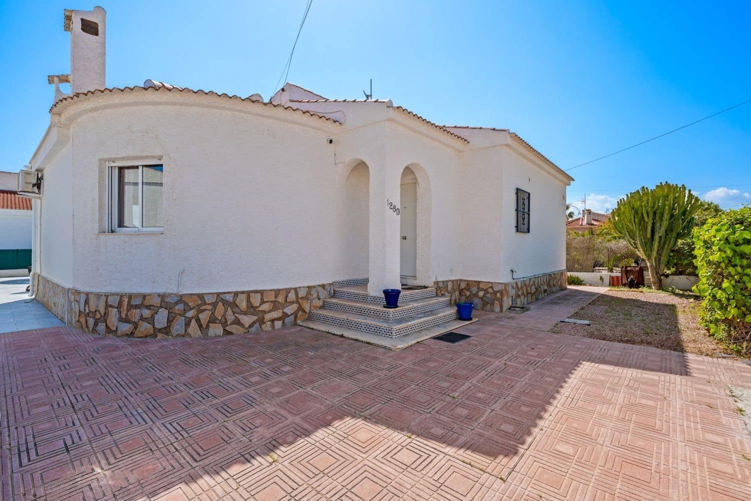 2 slaapkamer Villa te koop in Ciudad Quesada met zwembad garage - € 365.000 (Ref: 9806176)