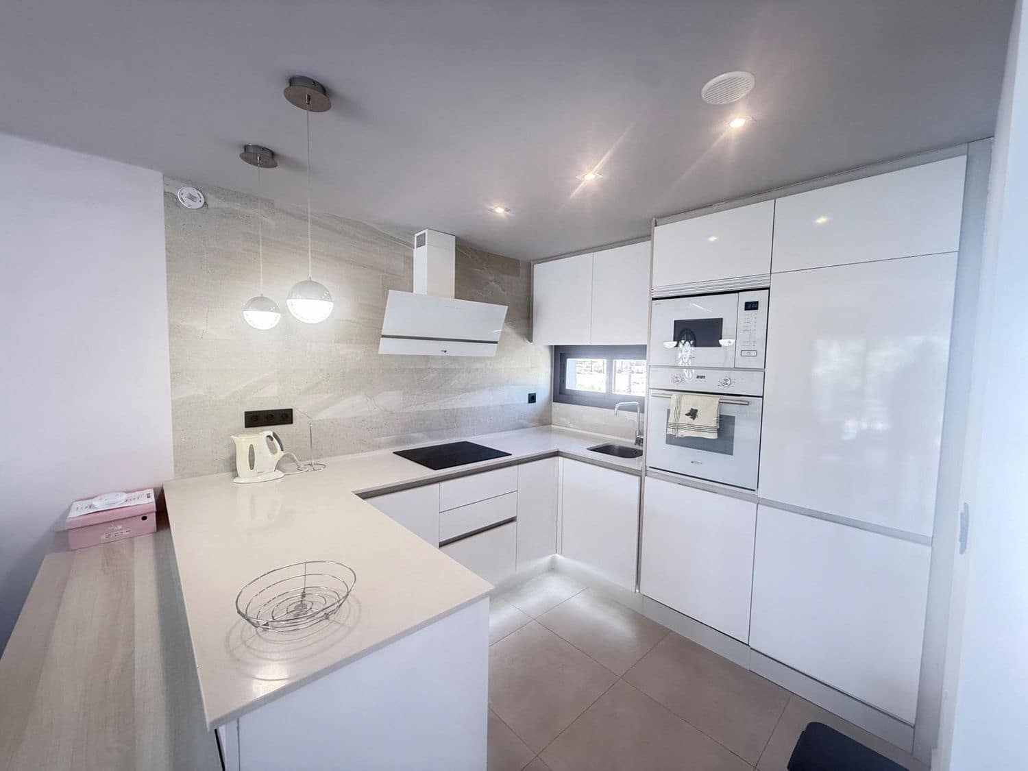 2 bedroom Apartment for sale in Alicante / Alacant city with pool garage - € 257,000 (Ref: 9840033)