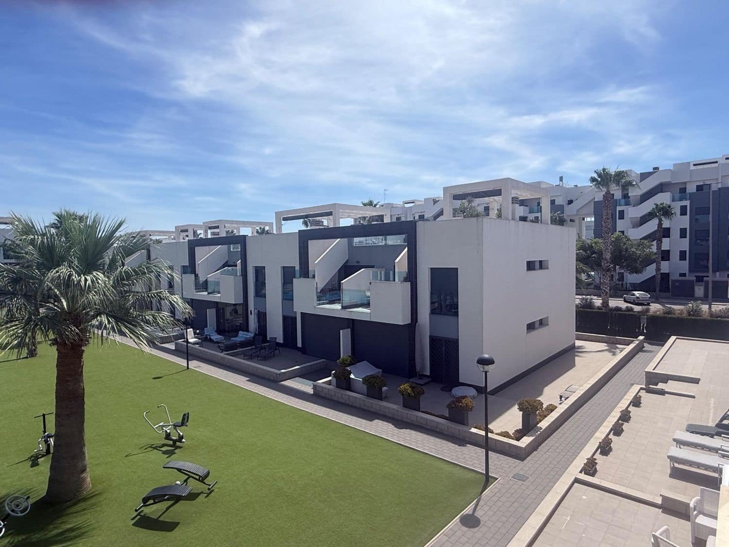 2 bedroom Apartment for sale in Alicante / Alacant city with pool garage - € 257,000 (Ref: 9840033)