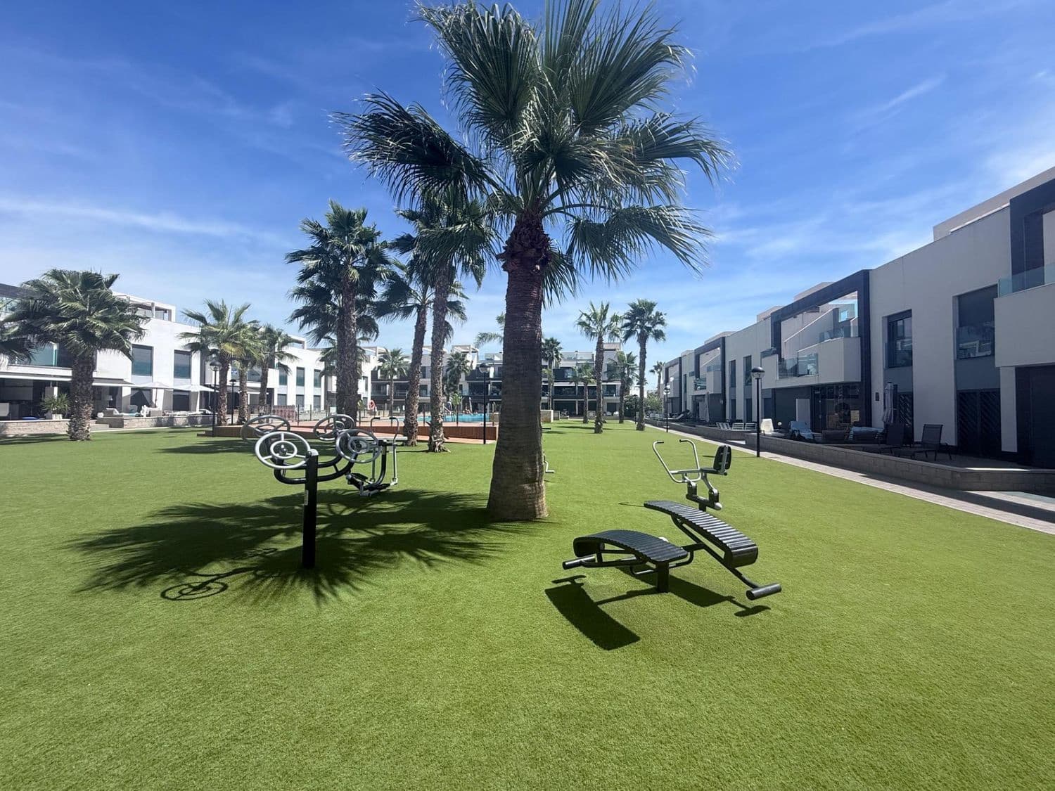 2 bedroom Apartment for sale in Alicante / Alacant city with pool garage - € 257,000 (Ref: 9840033)