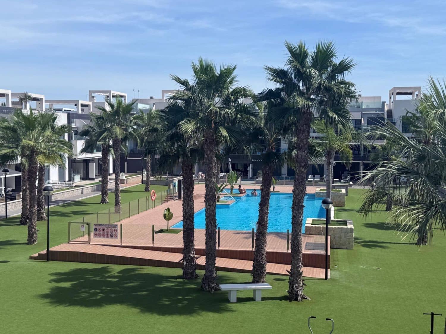 2 bedroom Apartment for sale in Alicante / Alacant city with pool garage - € 257,000 (Ref: 9840033)