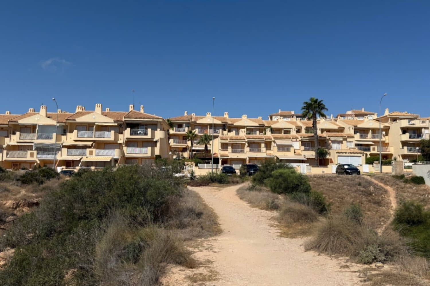 3 soverom Hus til salgs i Orihuela Costa med svømmebasseng garasje - € 349 000 (Ref: 9840762)