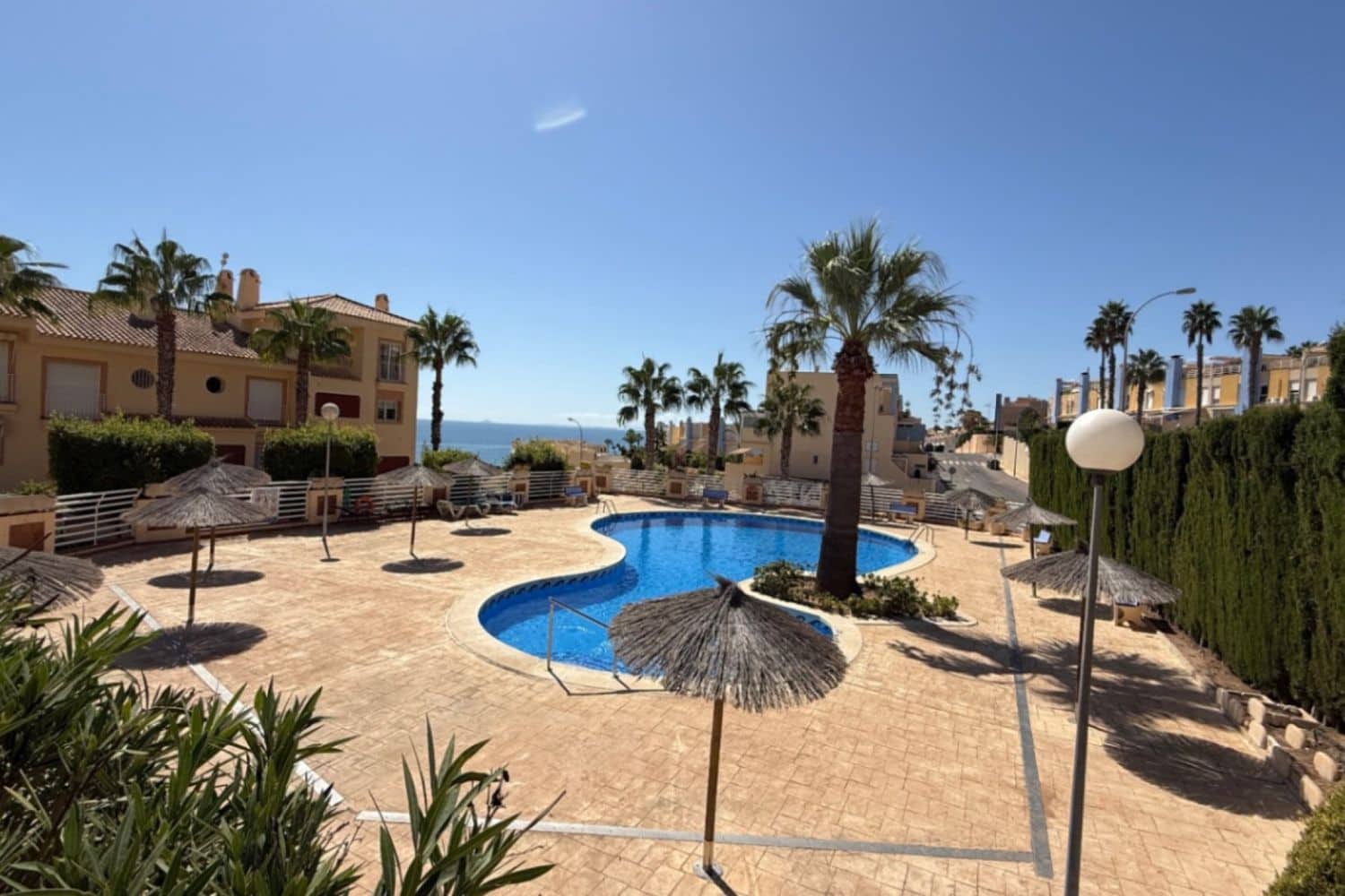 3 soverom Hus til salgs i Orihuela Costa med svømmebasseng garasje - € 349 000 (Ref: 9840762)