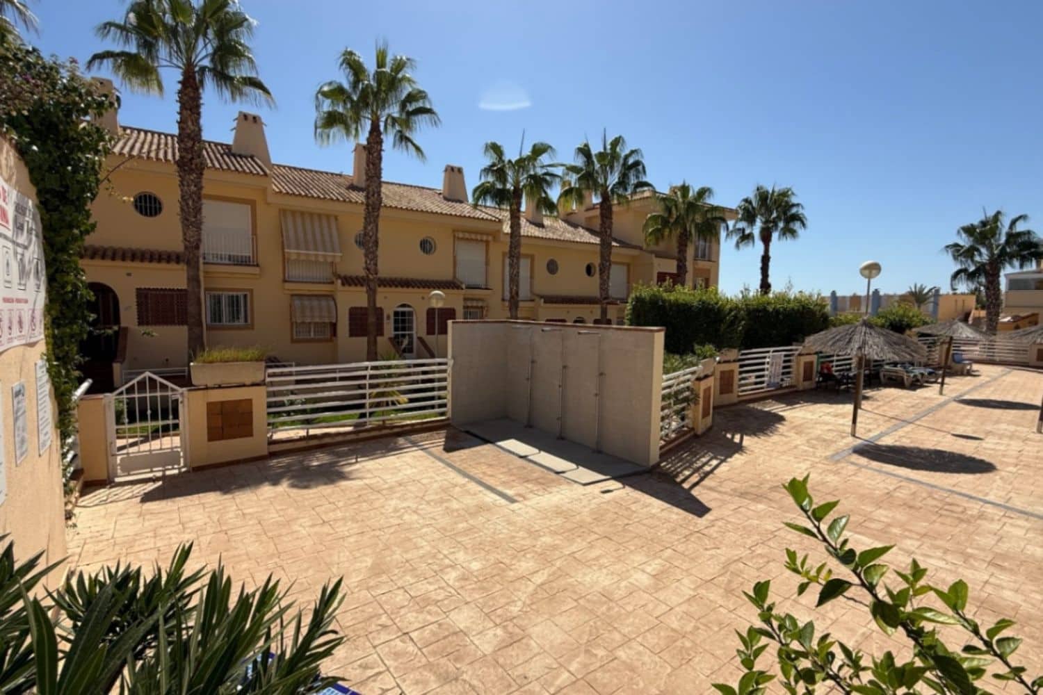 3 soverom Hus til salgs i Orihuela Costa med svømmebasseng garasje - € 349 000 (Ref: 9840762)
