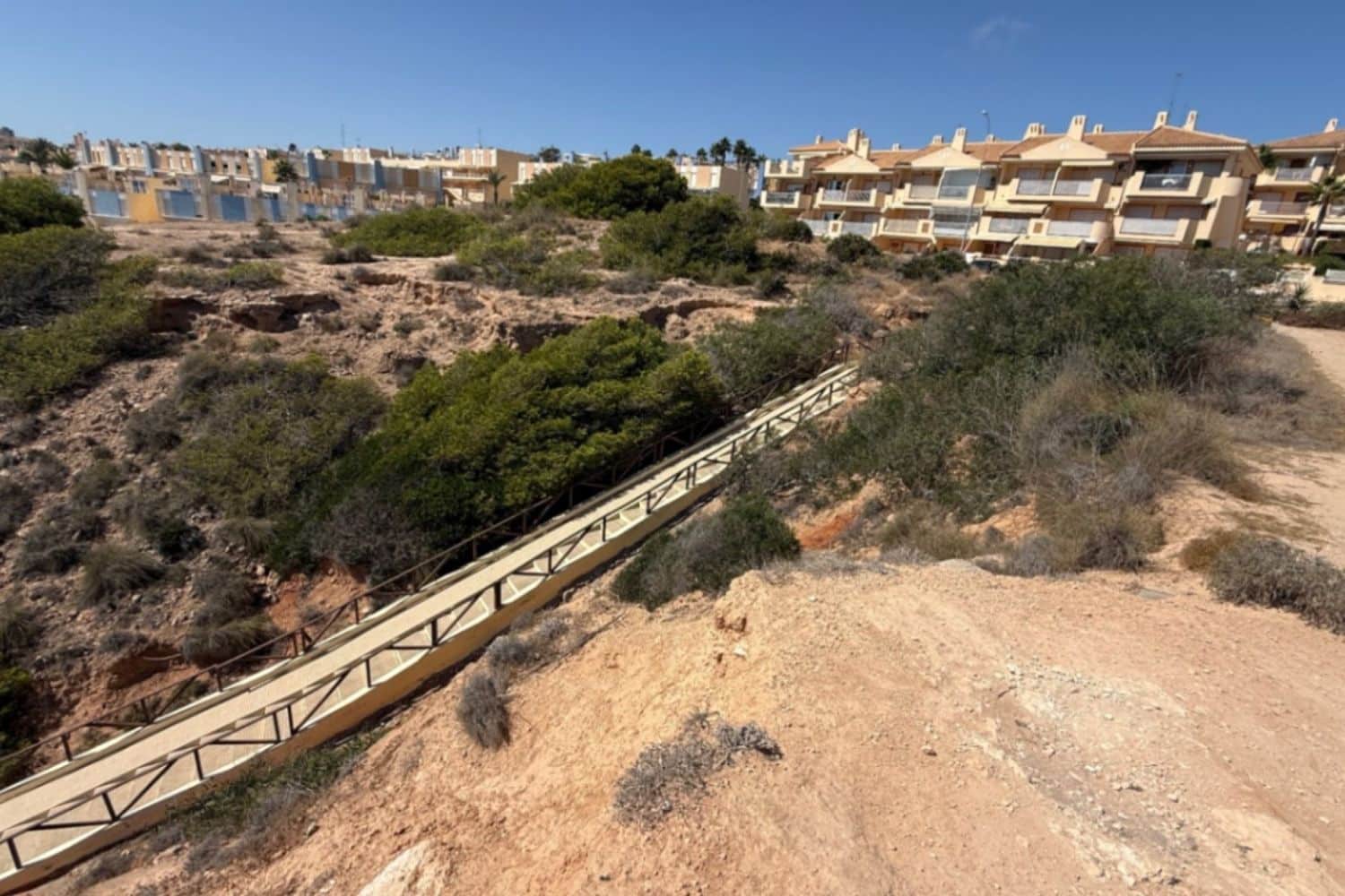 3 soverom Hus til salgs i Orihuela Costa med svømmebasseng garasje - € 349 000 (Ref: 9840762)