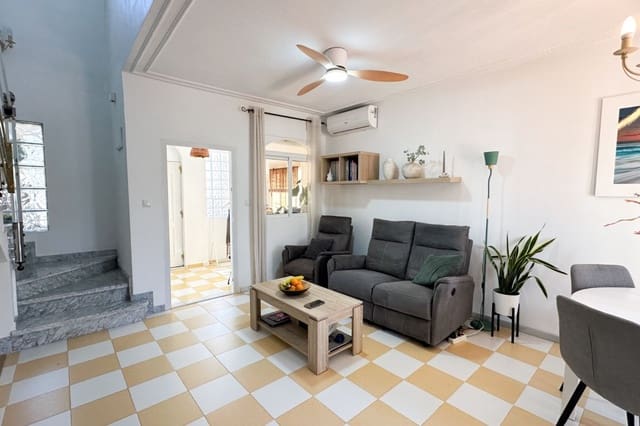 Chalet de 3 habitaciones en Aguas Nuevas, Torrevieja en venta con garaje - 399.000 € (Ref: 9840763)