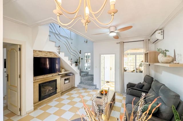 Chalet de 3 habitaciones en Aguas Nuevas, Torrevieja en venta con garaje - 399.000 € (Ref: 9840763)