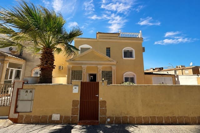 Chalet de 3 habitaciones en Aguas Nuevas, Torrevieja en venta con garaje - 399.000 € (Ref: 9840763)