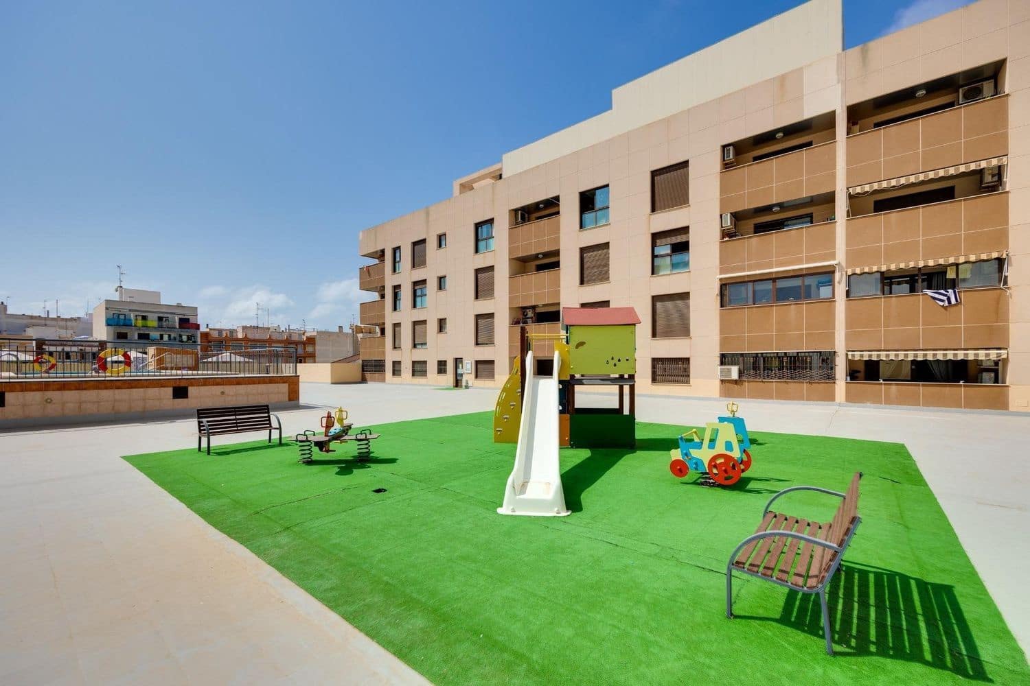 2 chambre Appartement à vendre à Torrevieja avec piscine garage - 189 000 € (Ref: 9842040)