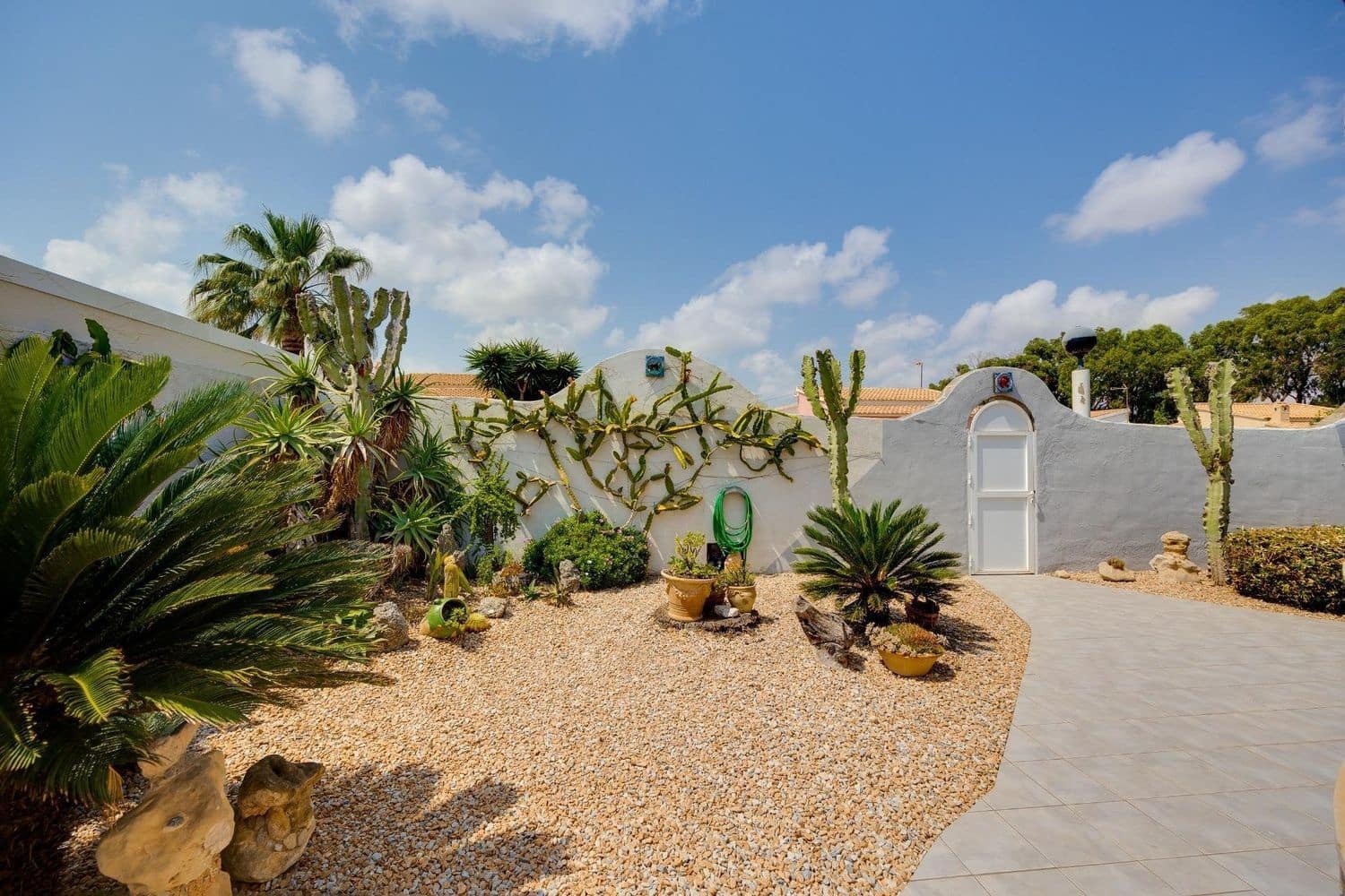 4 bedroom Villa for sale in Alicante / Alacant city with pool garage - € 645,000 (Ref: 9849067)