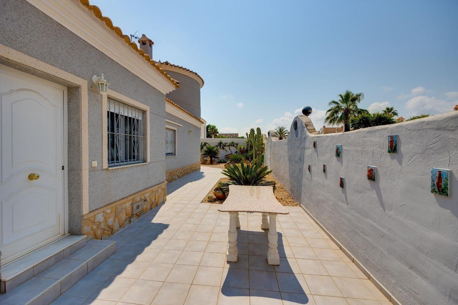 4 bedroom Villa for sale in Alicante / Alacant city with pool garage - € 645,000 (Ref: 9849067)