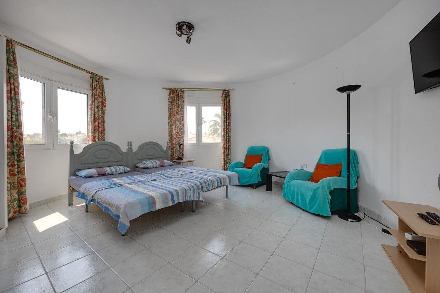 4 bedroom Villa for sale in Alicante / Alacant city with pool garage - € 645,000 (Ref: 9849067)