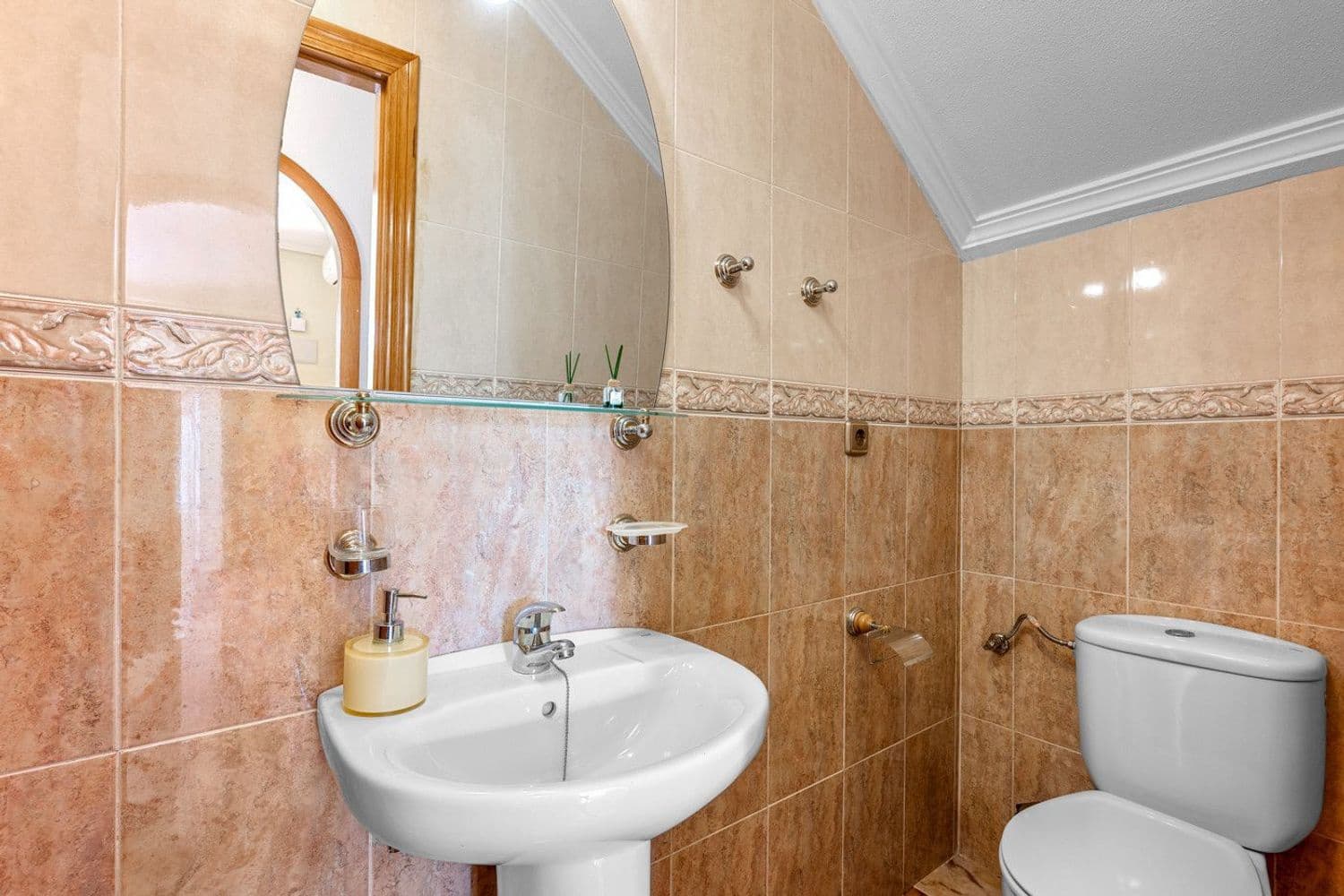2 bedroom Townhouse for sale in Alicante / Alacant city with pool garage - € 219,000 (Ref: 9854769)
