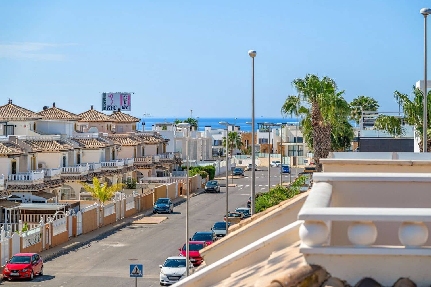 2 bedroom Townhouse for sale in Alicante / Alacant city with pool garage - € 219,000 (Ref: 9854769)