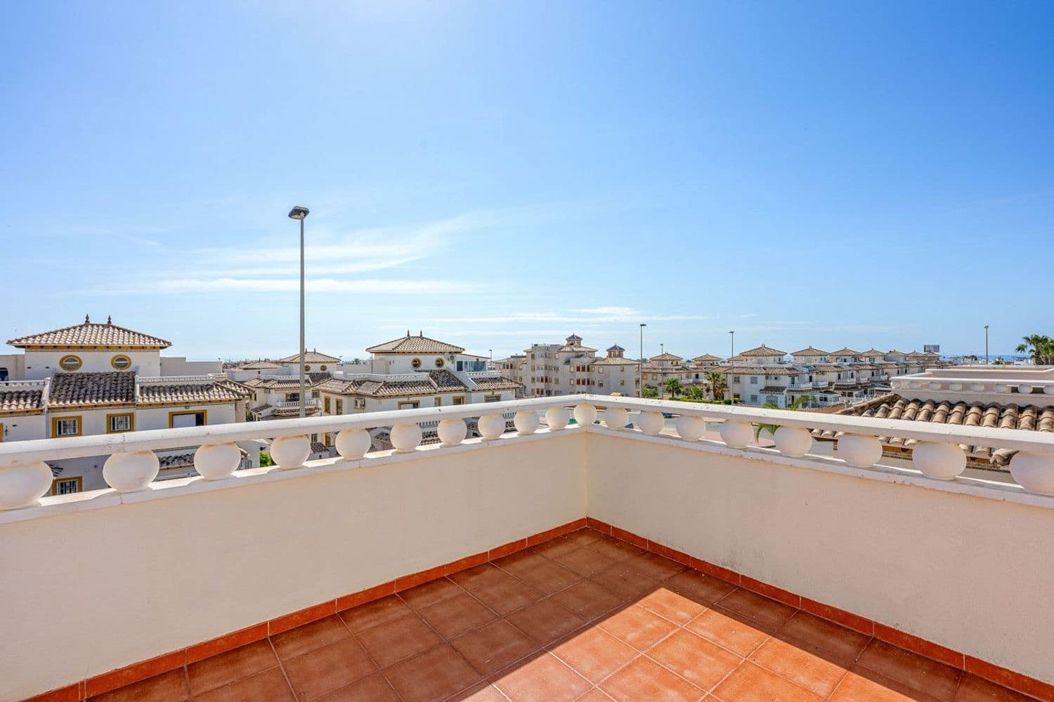 2 bedroom Townhouse for sale in Alicante / Alacant city with pool garage - € 219,000 (Ref: 9854769)
