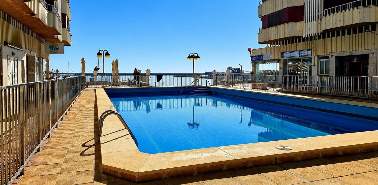 3 sovrum Lägenhet till salu i Alicante stad med pool garage - 244 000 € (Ref: 9858034)