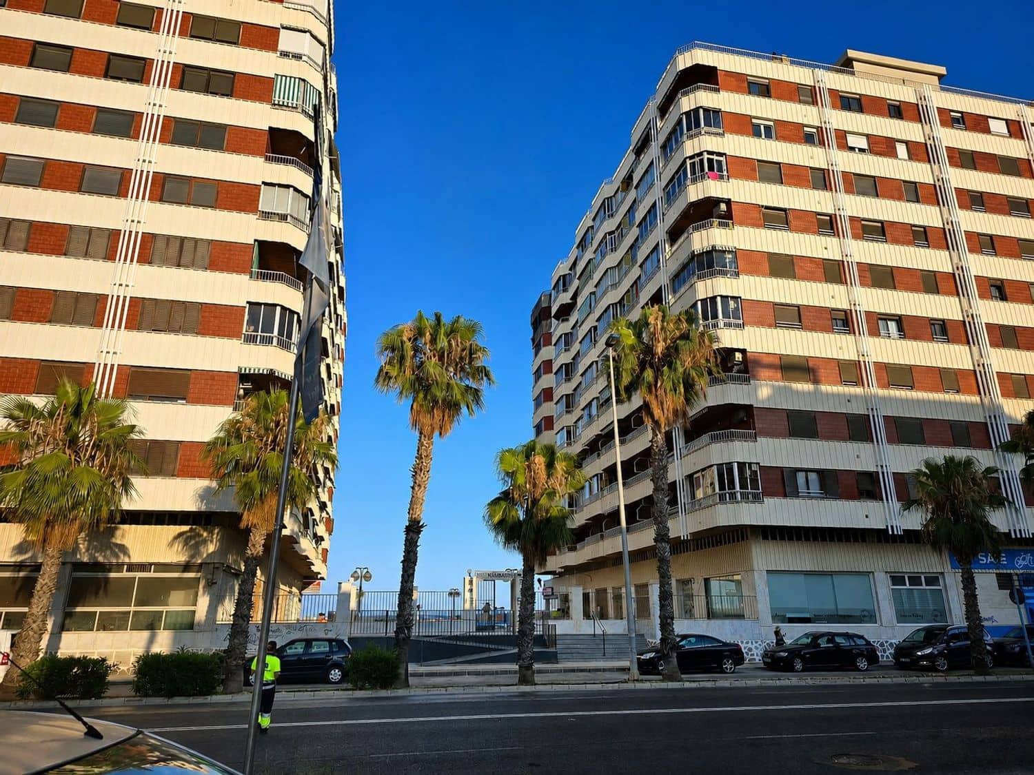 3 sovrum Lägenhet till salu i Alicante stad med pool garage - 244 000 € (Ref: 9858034)