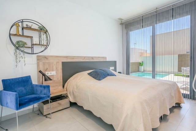 4 soverom Villa til salgs i Alicante by med svømmebasseng garasje - € 690 000 (Ref: 9861469)