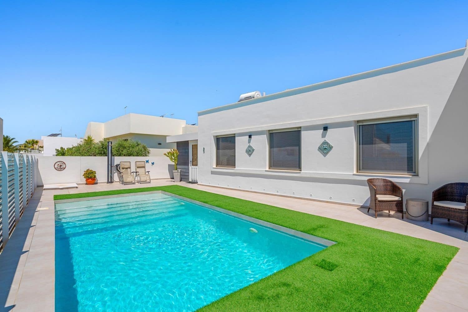 Chalet de 3 habitaciones en San Fulgencio en venta con piscina garaje - 595.000 € (Ref: 9864706)